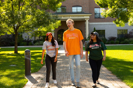 Students walk on campus in WWU gear